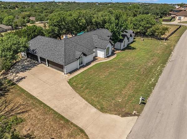 1.55 Acres of Residential Land with Home for Sale in Hudson Oaks, Texas