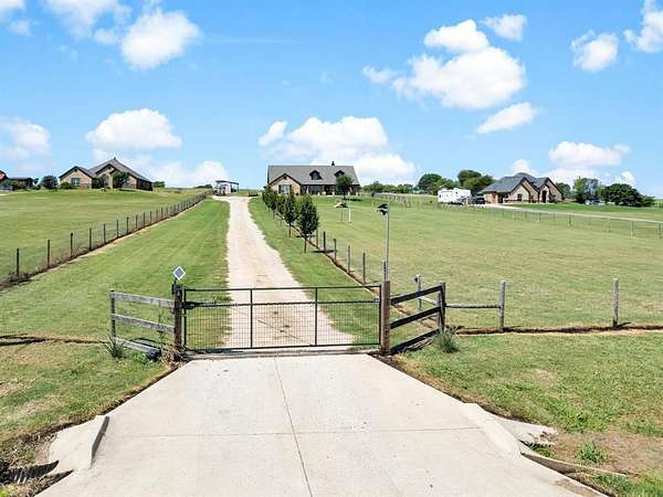 3.24 Acres of Residential Land with Home for Sale in Rhome, Texas