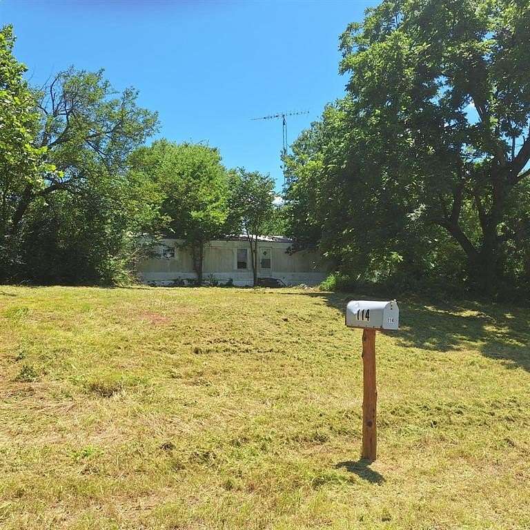 1.5 Acres of Residential Land with Home for Sale in Ravenna, Texas