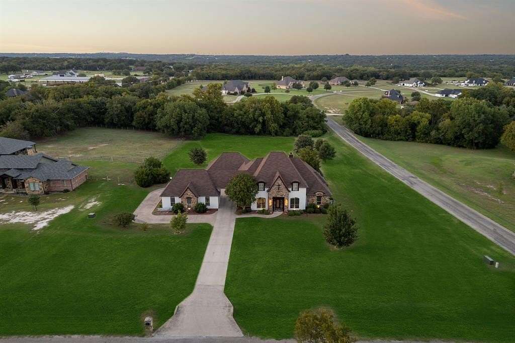 2.5 Acres of Residential Land with Home for Sale in Fort Worth, Texas