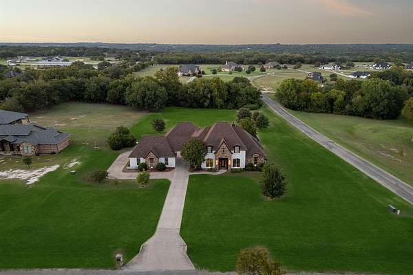 2.5 Acres of Residential Land with Home for Sale in Fort Worth, Texas