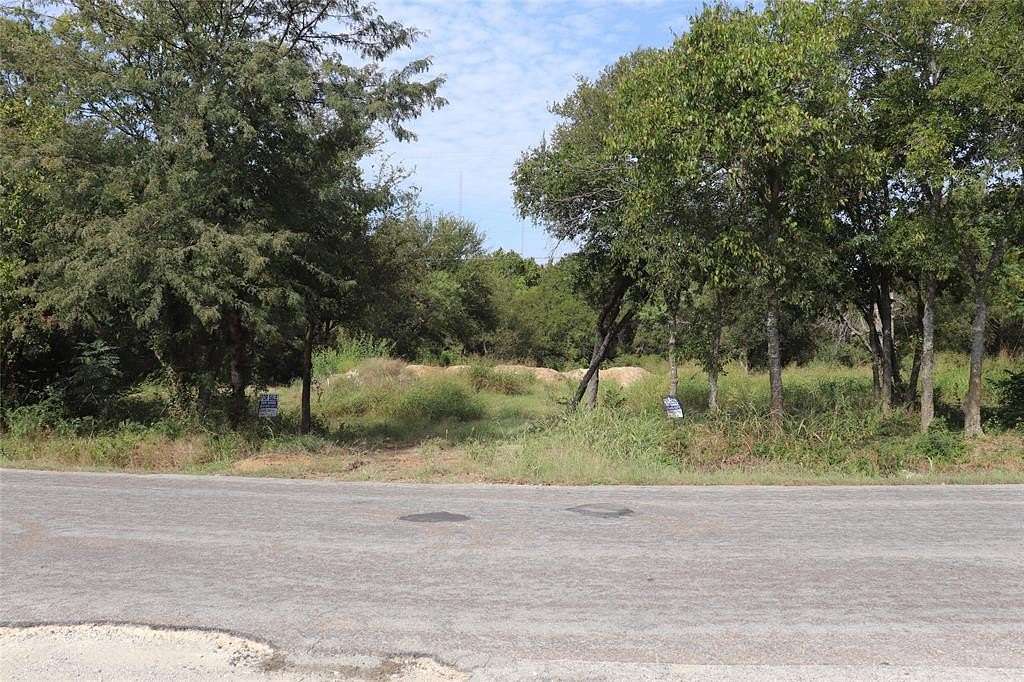 1 Acre of Land for Sale in Cleburne, Texas