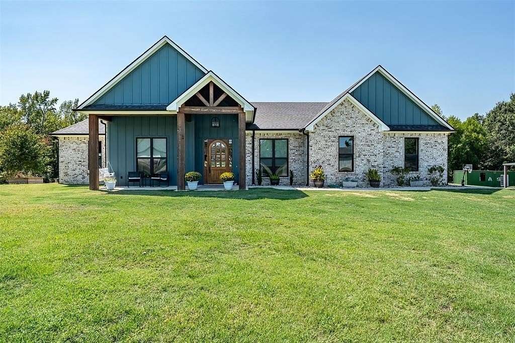 6 Acres of Residential Land with Home for Sale in Mineola, Texas