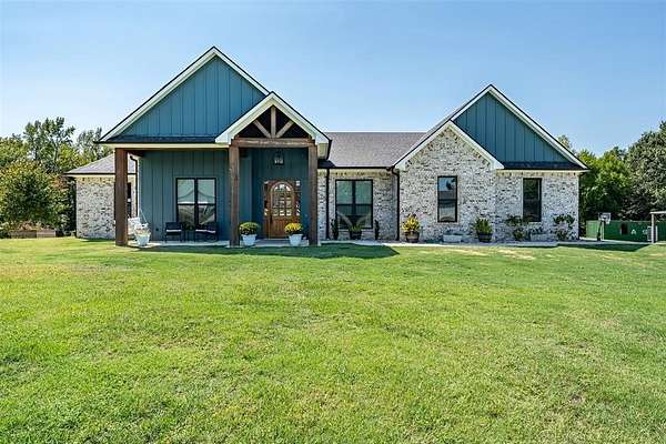 6 Acres of Residential Land with Home for Sale in Mineola, Texas