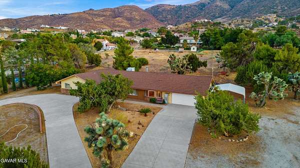 2.6 Acres of Residential Land with Home for Sale in Palmdale, California