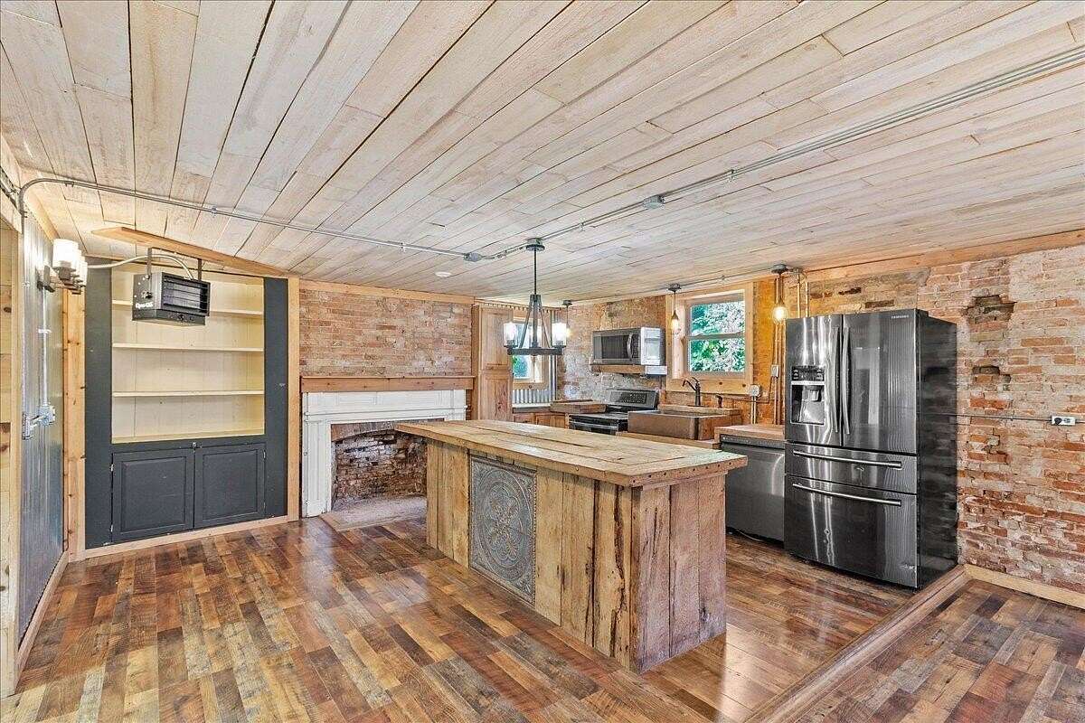 1.65 Acres of Residential Land with Home for Sale in Springfield, Ohio