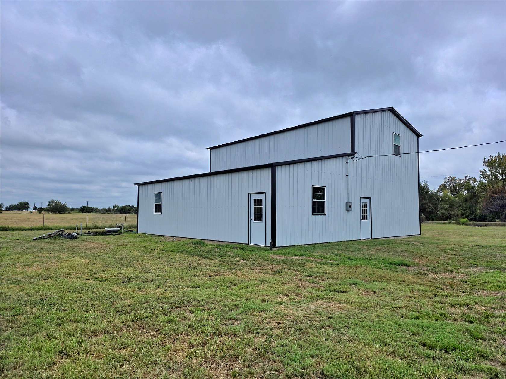 10.1 Acres of Land with Home for Sale in Terrell, Texas