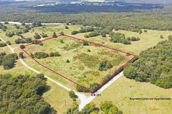 10 Acres of Land for Sale in Fairfield, Texas