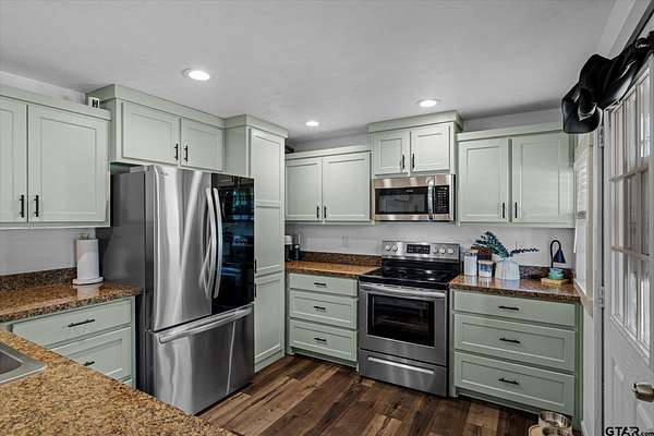 4.5 Acres of Residential Land with Home for Sale in Grand Saline, Texas