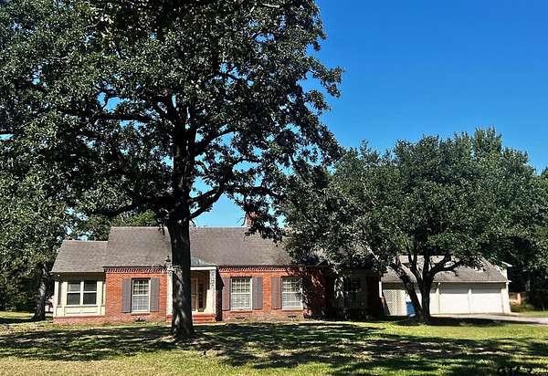 3.69 Acres of Improved Mixed-Use Land for Sale in Mineola, Texas