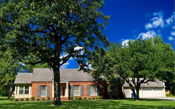 3.69 Acres of Improved Mixed-Use Land for Sale in Mineola, Texas