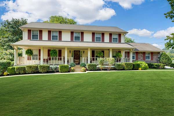 1.6 Acres of Residential Land with Home for Sale in Goodlettsville, Tennessee