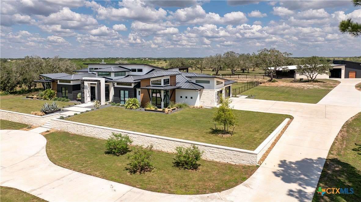 25 Acres of Agricultural Land with Home for Sale in Victoria, Texas