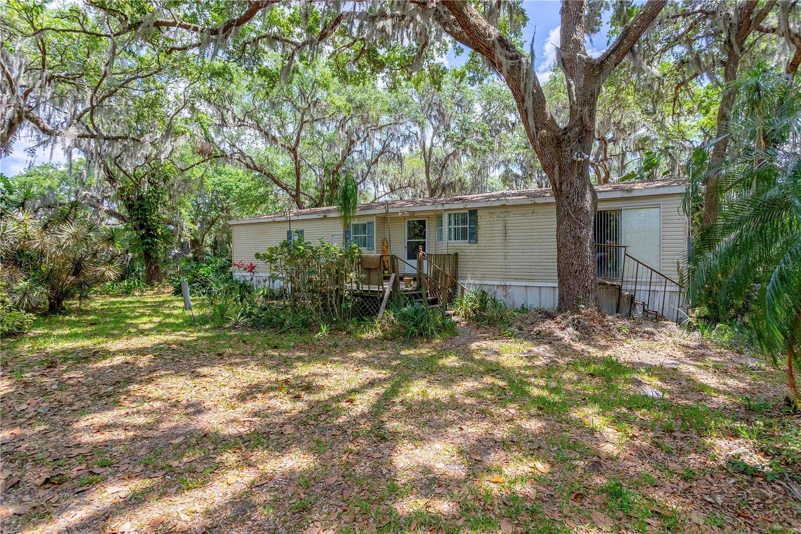5.1 Acres of Land with Home for Sale in Geneva, Florida