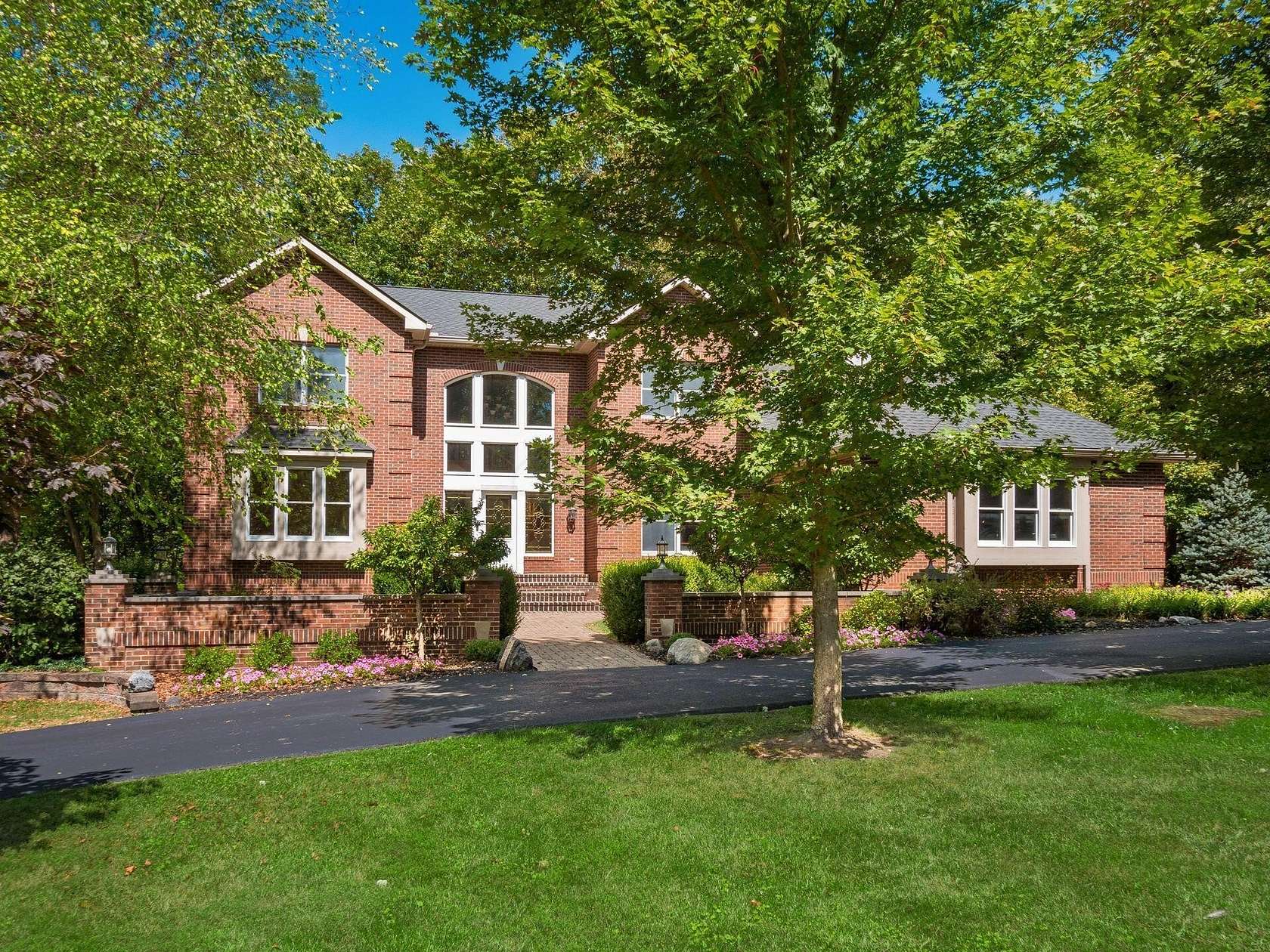 2.78 Acres of Residential Land with Home for Sale in Canal Winchester, Ohio