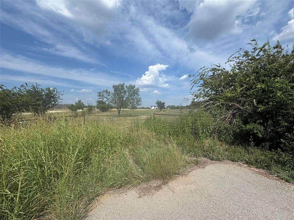 5 Acres of Residential Land for Sale in China Spring, Texas