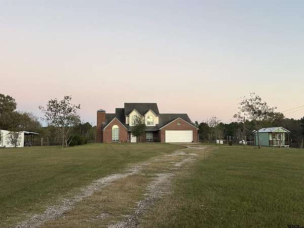 2.9 Acres of Residential Land with Home for Sale in Jacksonville, Texas