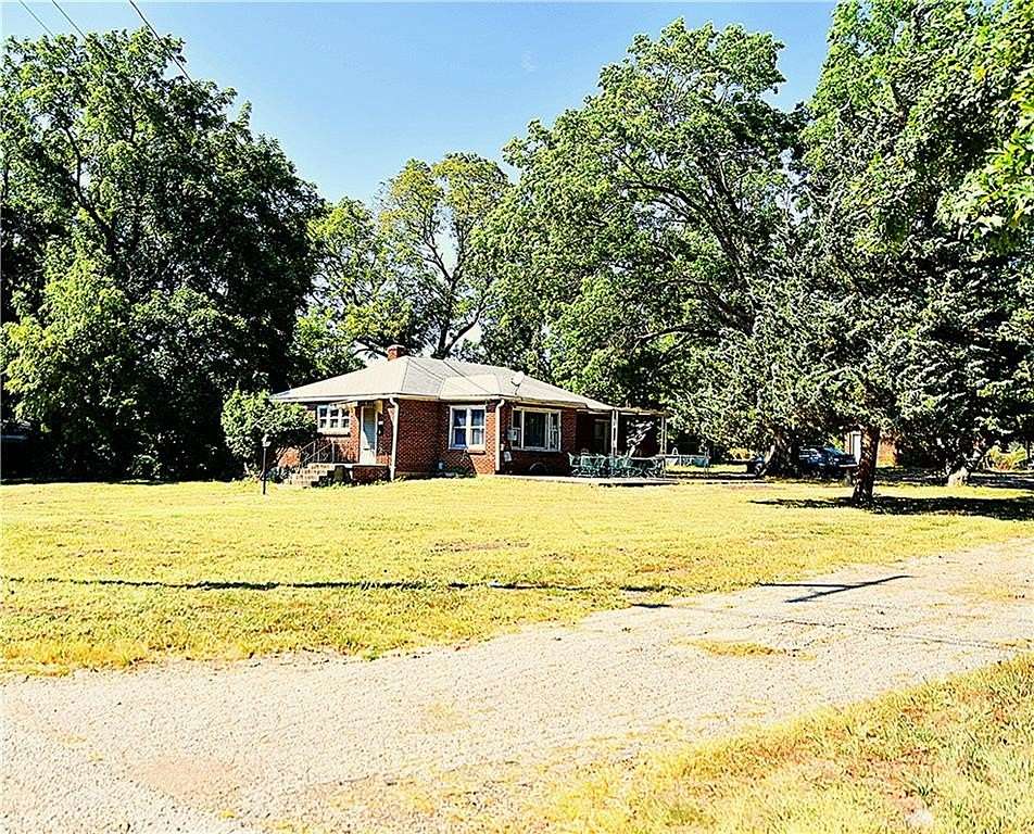 4.85 Acres of Residential Land with Home for Sale in Kansas City, Missouri