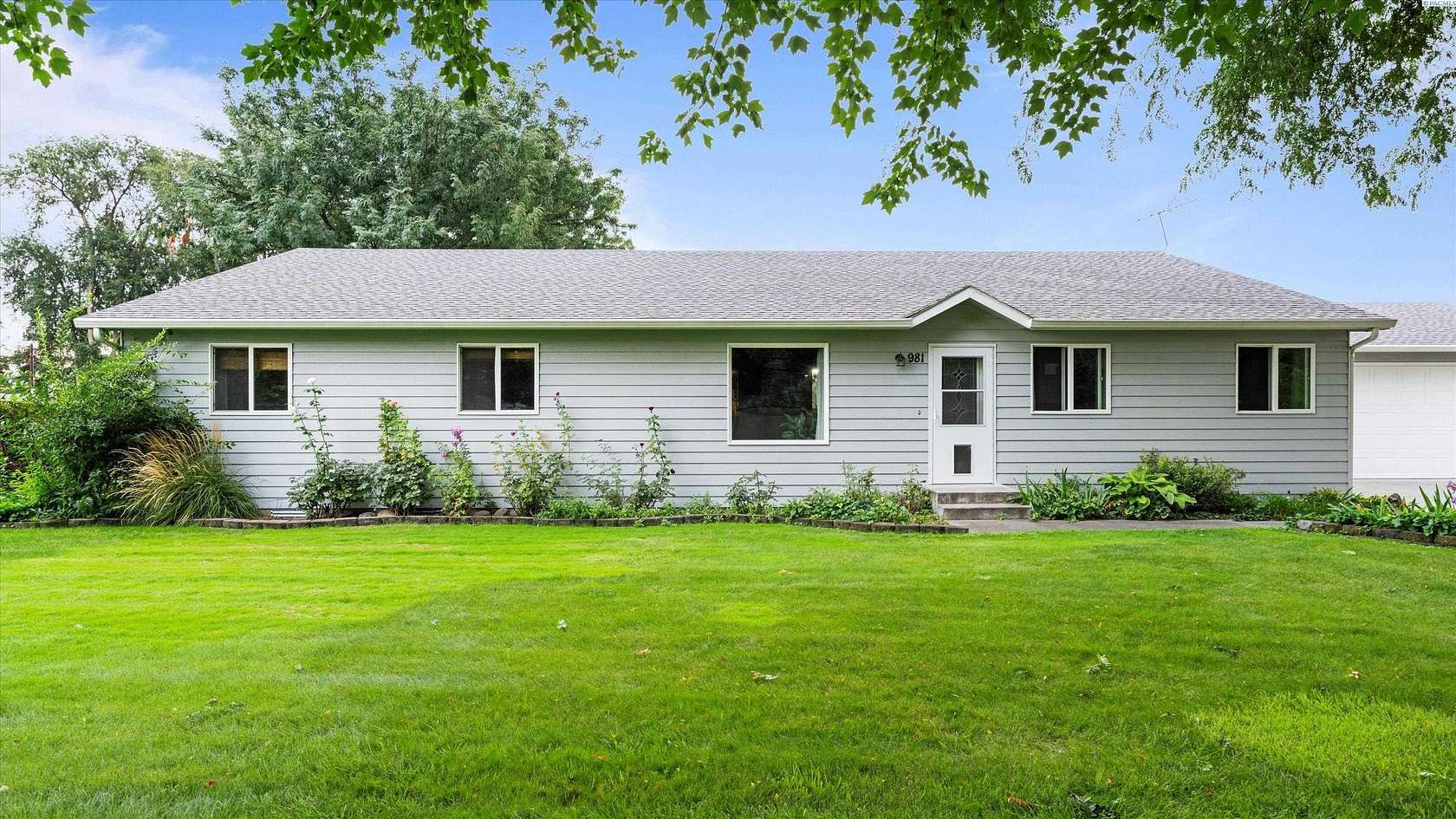 1.64 Acres of Residential Land with Home for Sale in Burbank, Washington