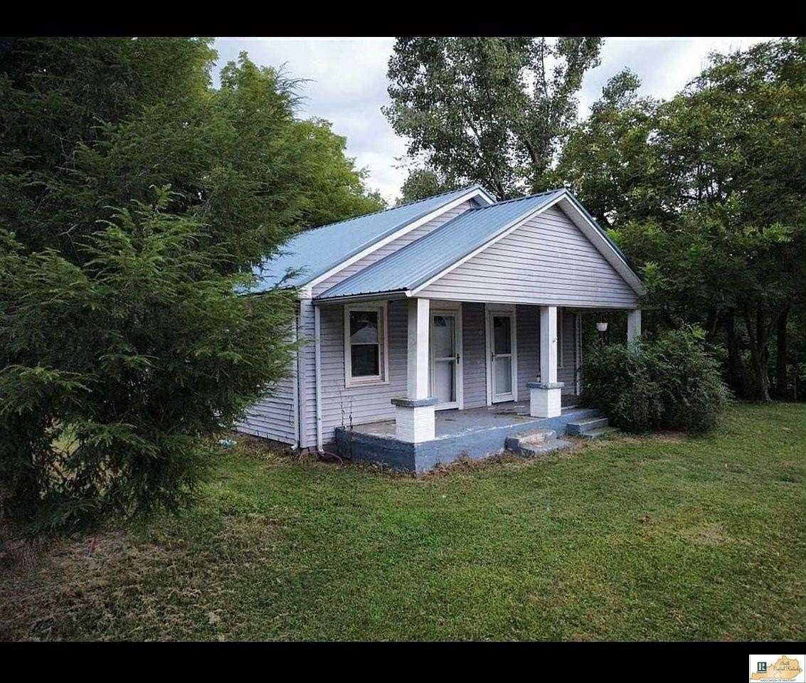 3.84 Acres of Residential Land with Home for Sale in Cave City, Kentucky