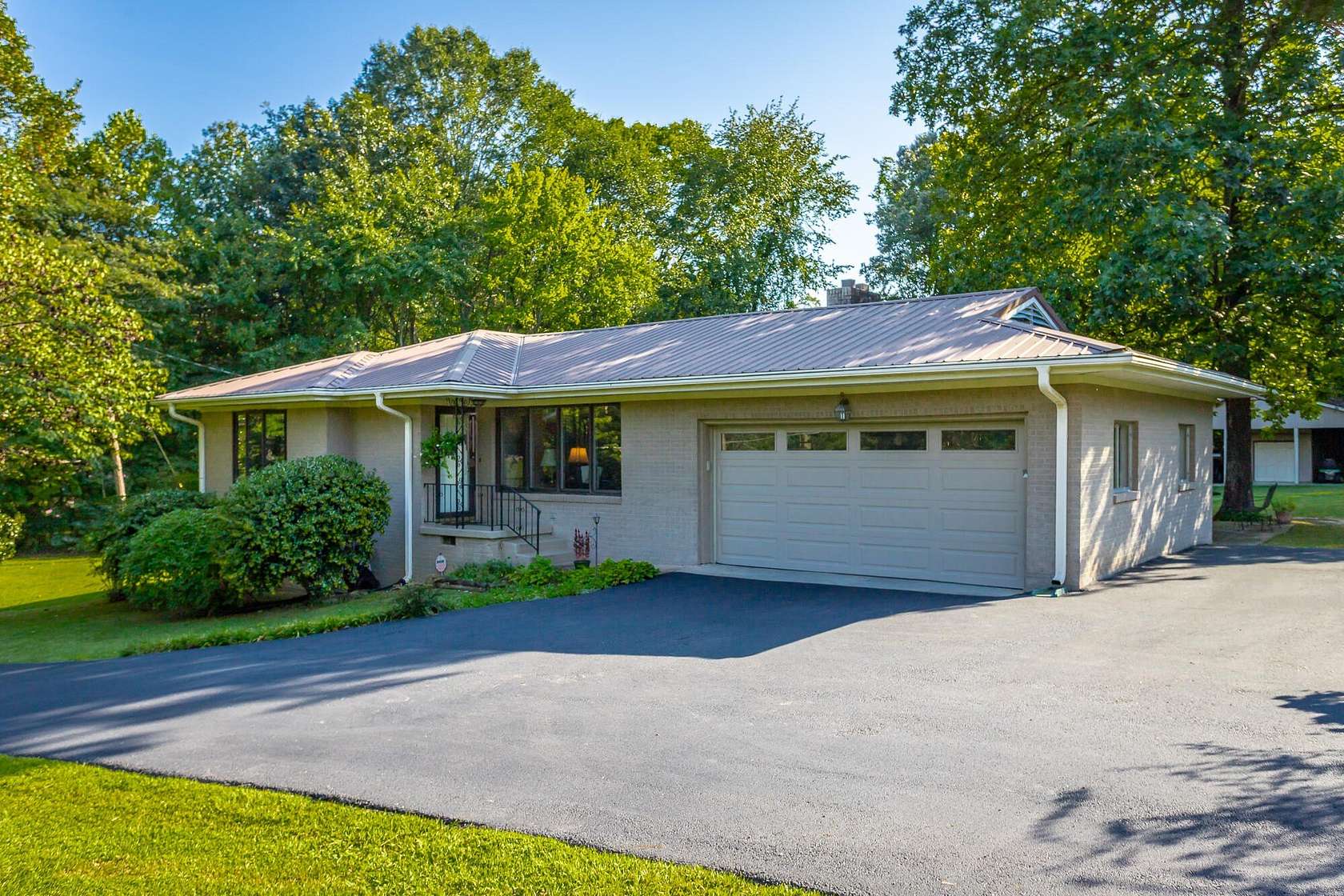 2 Acres of Residential Land with Home for Sale in Hixson, Tennessee