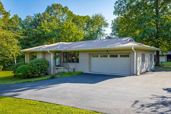 2 Acres of Residential Land with Home for Sale in Hixson, Tennessee