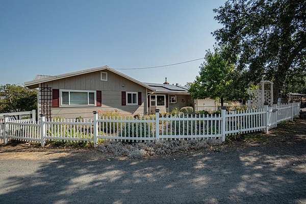 6.19 Acres of Land with Home for Sale in Medford, Oregon