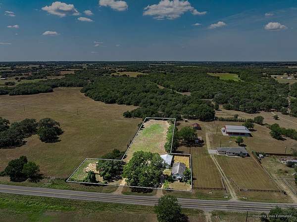 1.77 Acres of Residential Land with Home for Sale in Fayetteville, Texas