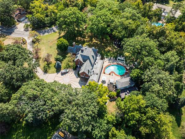 2.1 Acres of Residential Land with Home for Sale in Des Moines, Iowa