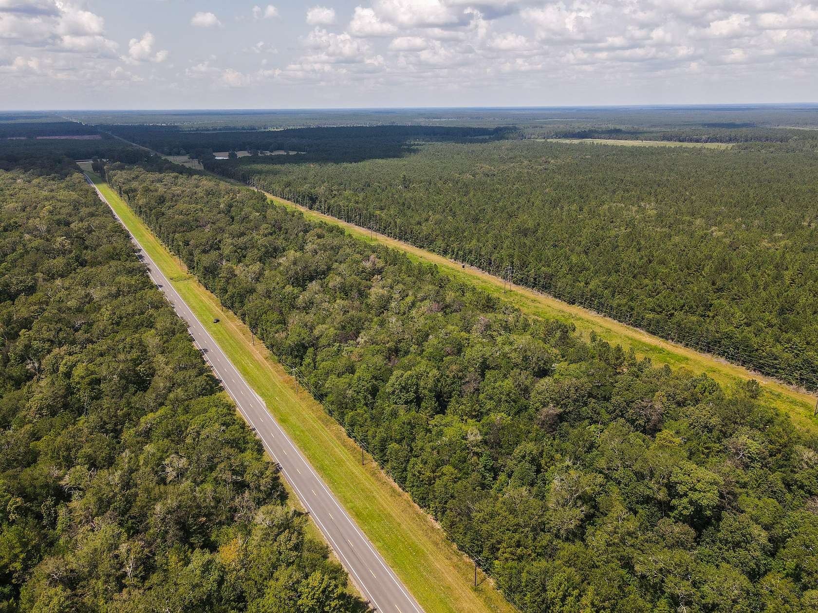 533 Acres of Recreational Land & Farm for Sale in Thicket, Texas