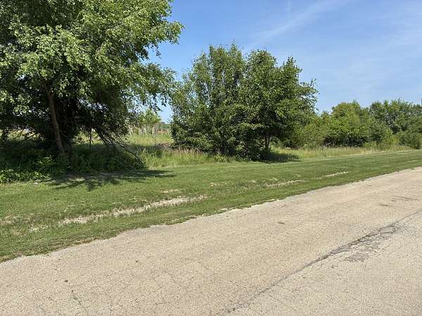 9.12 Acres of Land for Sale in Dixon, Illinois