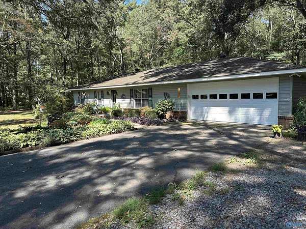 3.25 Acres of Residential Land with Home for Sale in Boaz, Alabama