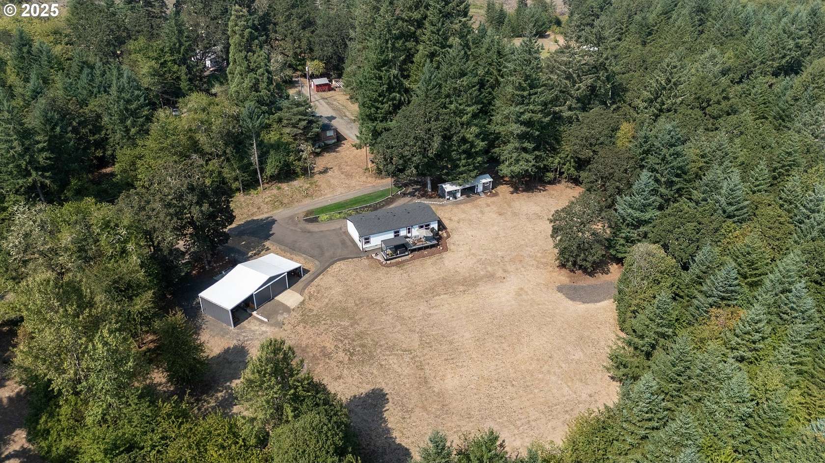5.42 Acres of Residential Land with Home for Sale in Lebanon, Oregon