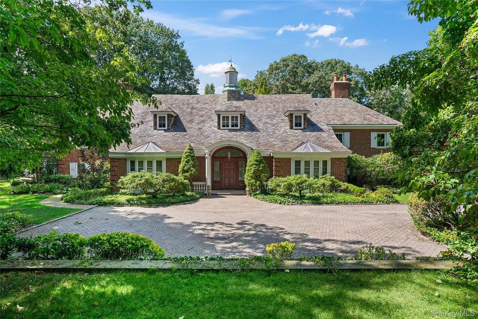 2.55 Acres of Residential Land with Home for Sale in Roslyn Harbor, New York