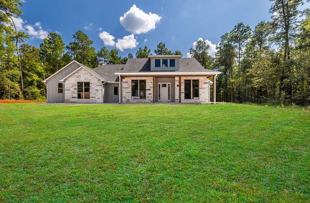 2 Acres of Residential Land with Home for Sale in Nacogdoches, Texas