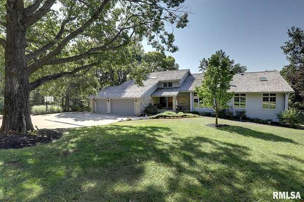 15 Acres of Land with Home for Sale in Macomb, Illinois