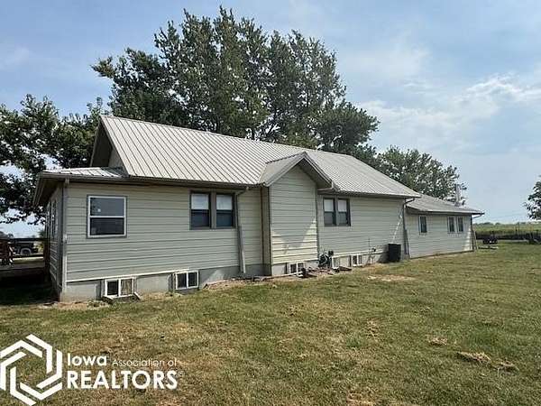 4.58 Acres of Residential Land with Home for Sale in Numa, Iowa