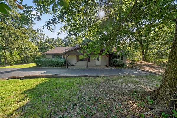 5 Acres of Residential Land with Home for Sale in Brownsboro, Texas