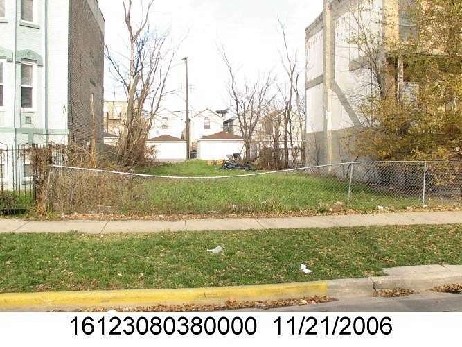 0.06 Acres of Land for Sale in Chicago, Illinois