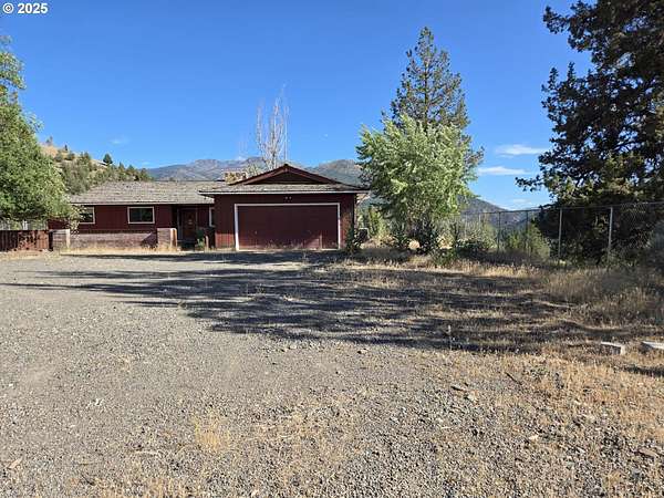 5 Acres of Residential Land with Home for Sale in John Day, Oregon