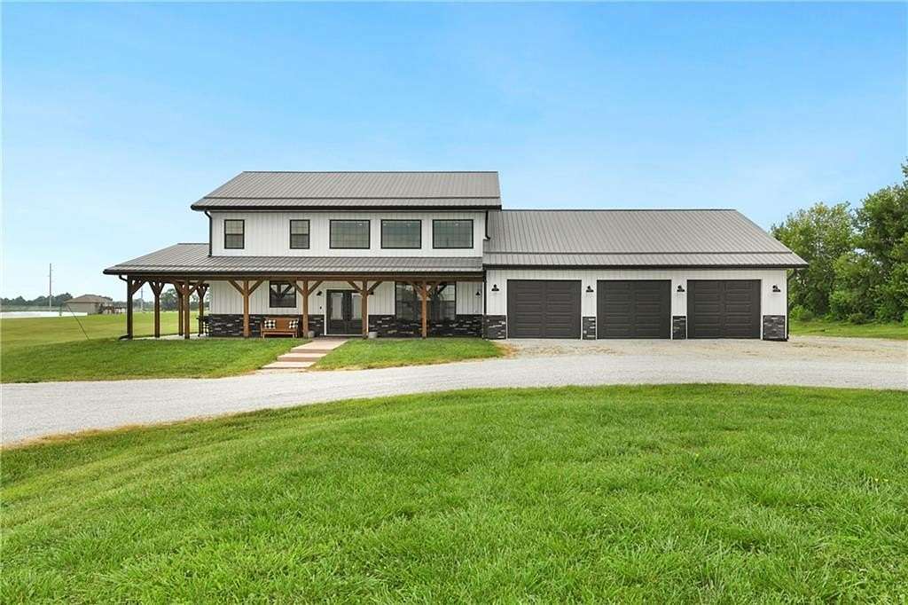 3.18 Acres of Residential Land with Home for Sale in Centerview, Missouri