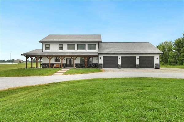 3.18 Acres of Residential Land with Home for Sale in Centerview, Missouri