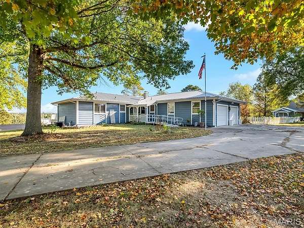 6.17 Acres of Residential Land with Home for Sale in Villa Ridge, Missouri