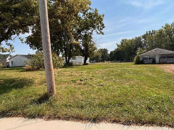 0.4 Acres of Residential Land for Sale in Center Point, Iowa