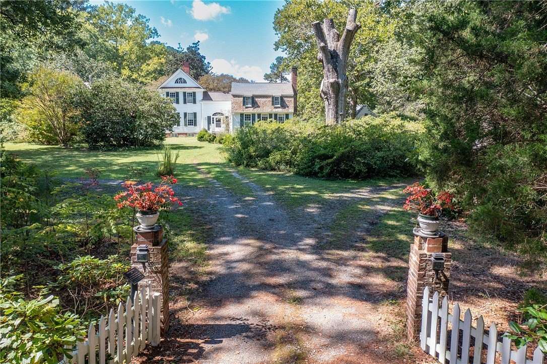 5 Acres of Residential Land with Home for Sale in Mathews, Virginia