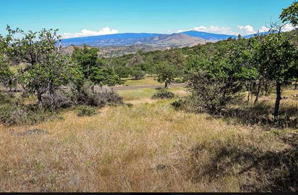 2.5 Acres of Residential Land for Sale in Hornbrook, California