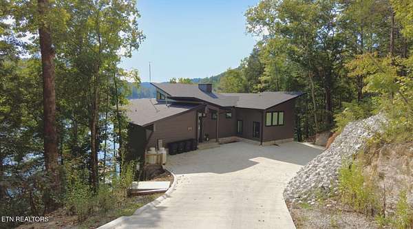 1.79 Acres of Residential Land with Home for Sale in La Follette, Tennessee