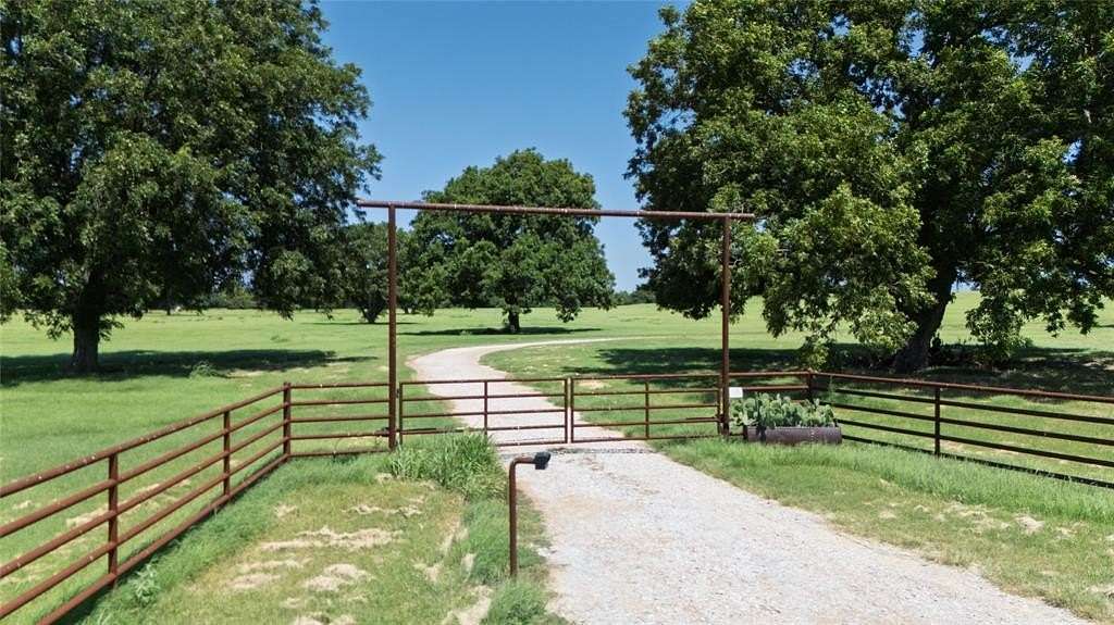 201 Acres of Land with Home for Sale in Alvord, Texas