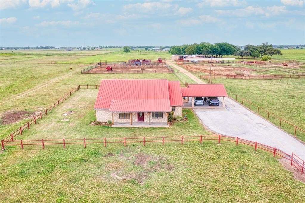25 Acres of Agricultural Land with Home for Sale in Whitesboro, Texas