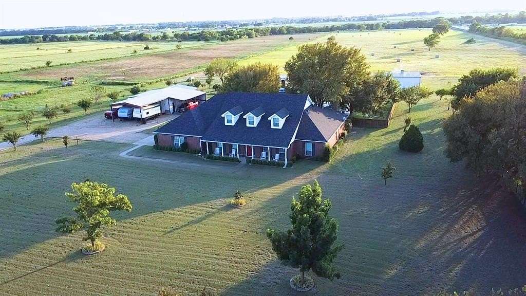 19 Acres of Land with Home for Sale in Waxahachie, Texas